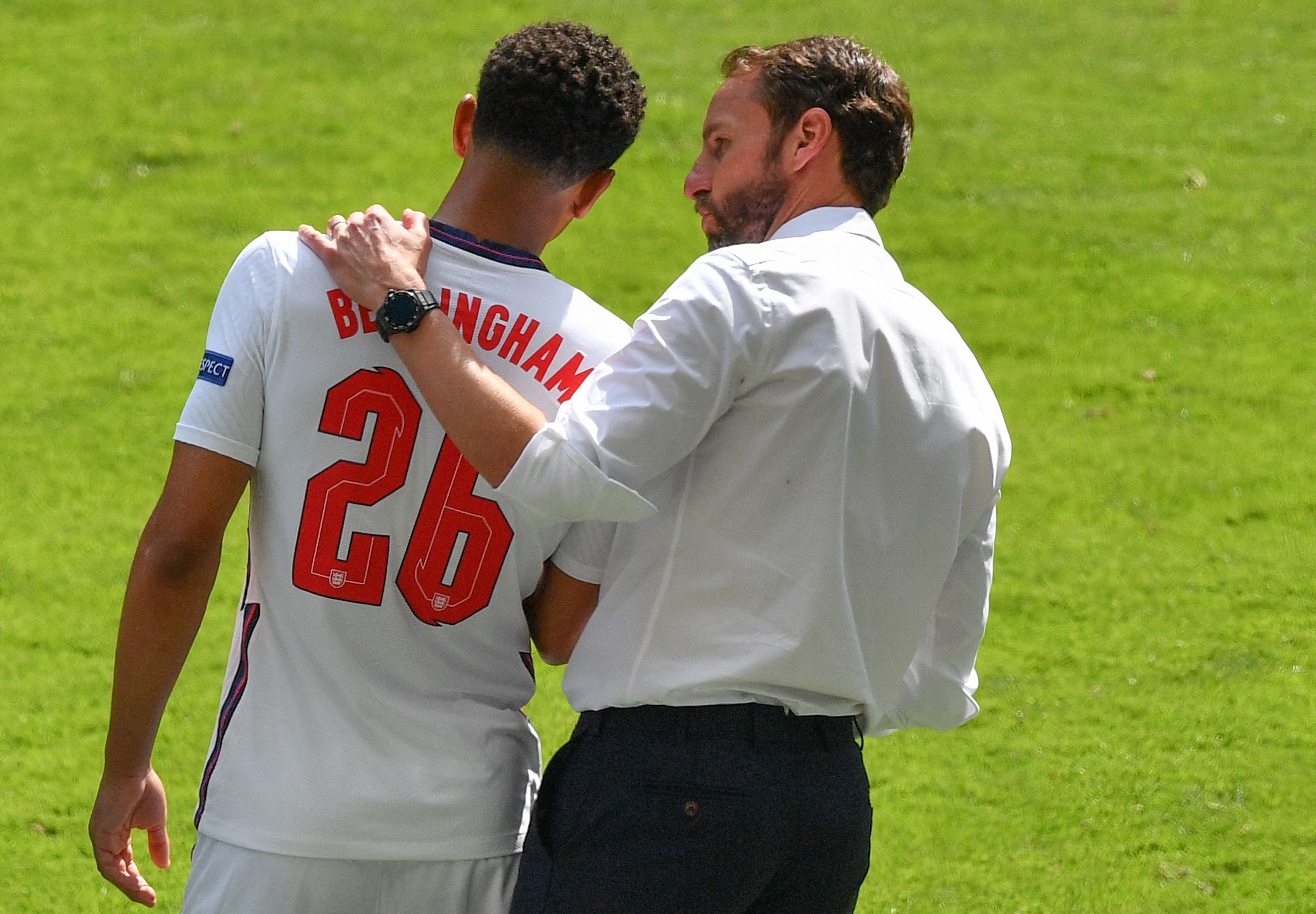 《权力的游戏》男主观战巴黎欧冠 与梅西夫妇合影