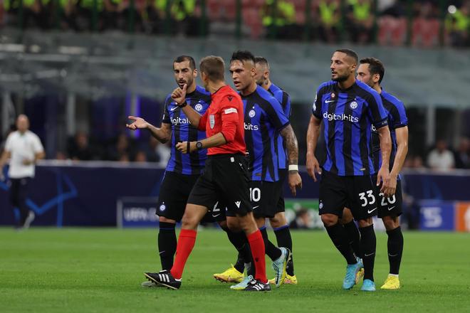 勇士137-103大胜国王，库里轰27+10+6记三分，德罗赞24分